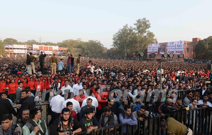 Crowd at Launch of 'FAN' Anthem at SRK's Hansraj College