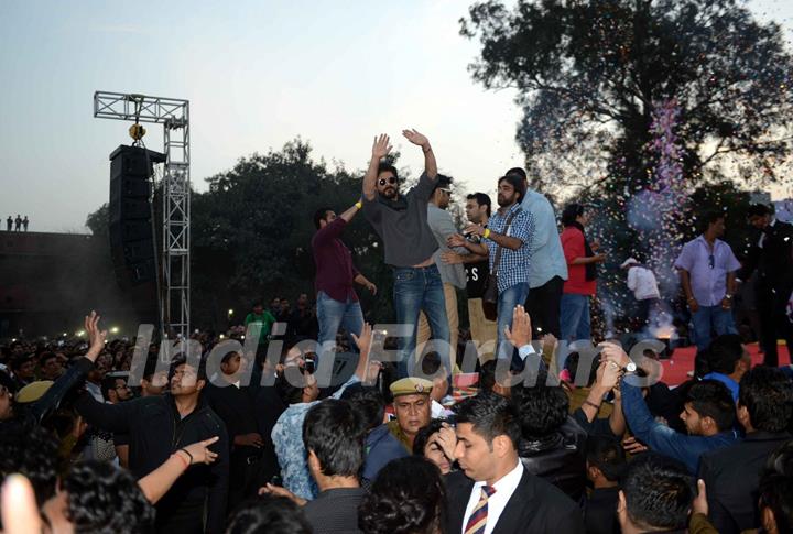 Shah Rukh Khan at Launch of 'FAN' Anthem at Hansraj College