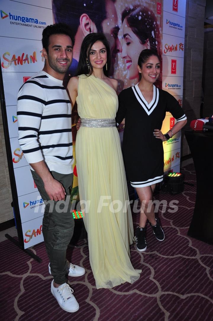 Yami Gautam, Divya Khosla and Pulkit Samrat at Success Bash of Sanam Re