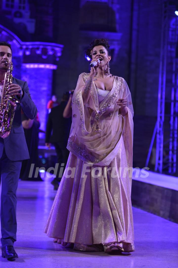 Manasi Scott performs at Anju Modi Show at Make in India Bridal Couture Show