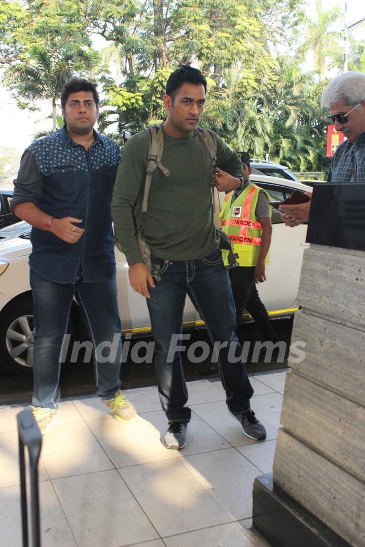 MS Dhoni was spotted at Airport