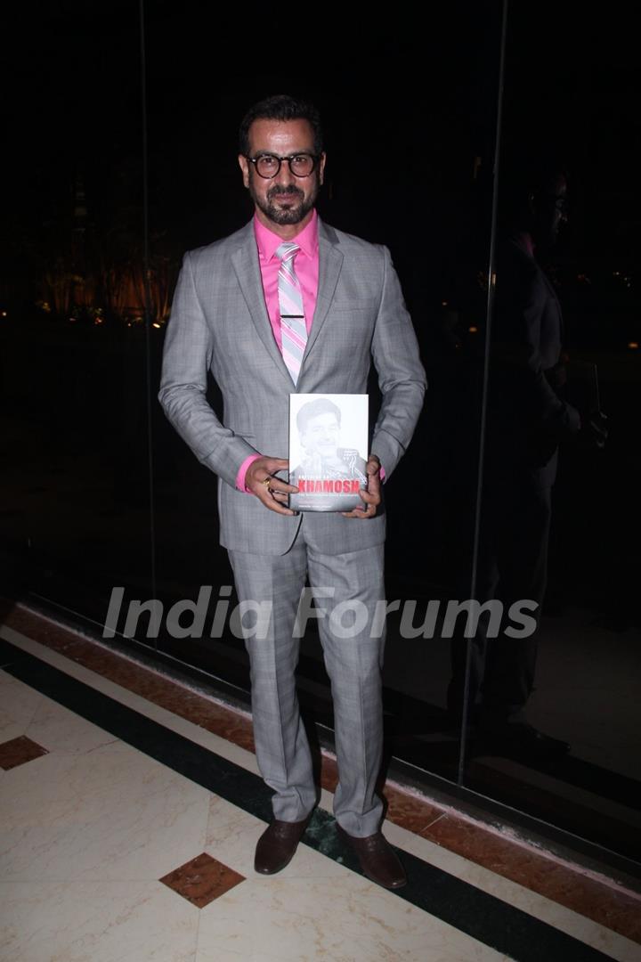 Ronit Roy poses for the media at Shatrughan Sinha's Book Launch