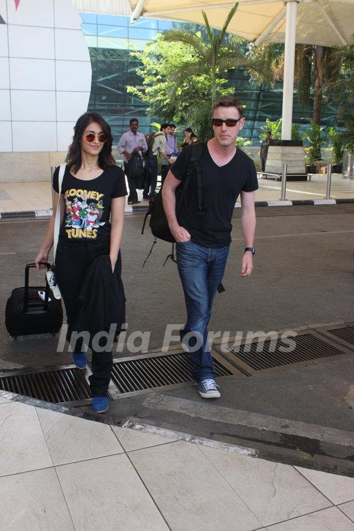 Lovely Lady Illeana Dcruz with her Boyfriend Snapped at Airport