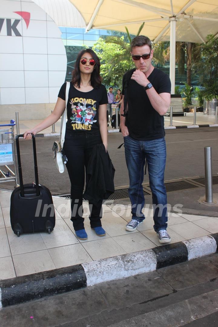 The Beautiful Illeana Dcruz with her Boyfriend Snapped at Airport