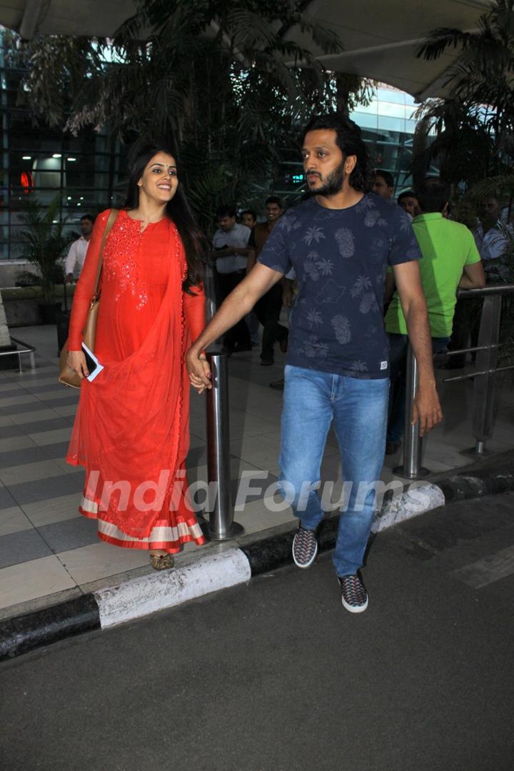 Riteish Deshmukh and Genelia Dsouza Snapped at Airport