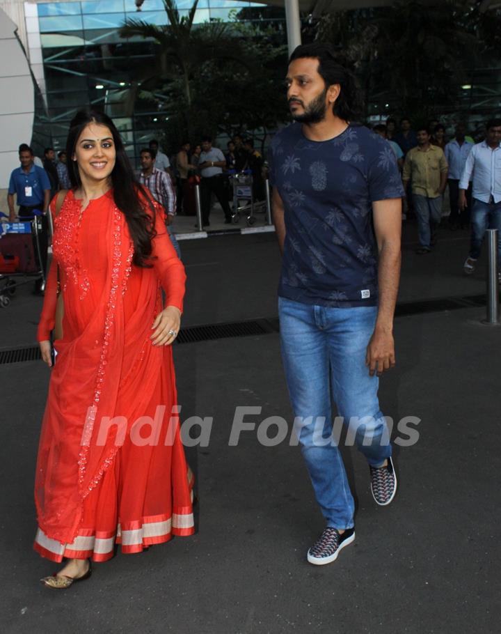 Pretty Couple Riteish Deshmukh and Genelia Dsouza Snapped at Airport