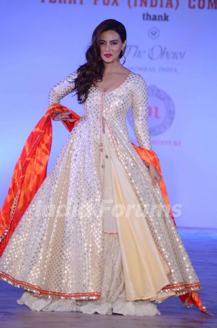 Sanaa Khan Walks the Ramp at 18th Terry Fox Run