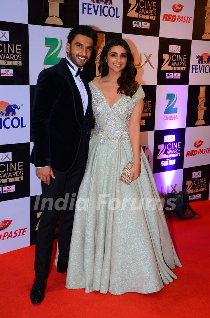 Ranveer Singh and Parineeti Chopra at Zee Cine Awards 2016