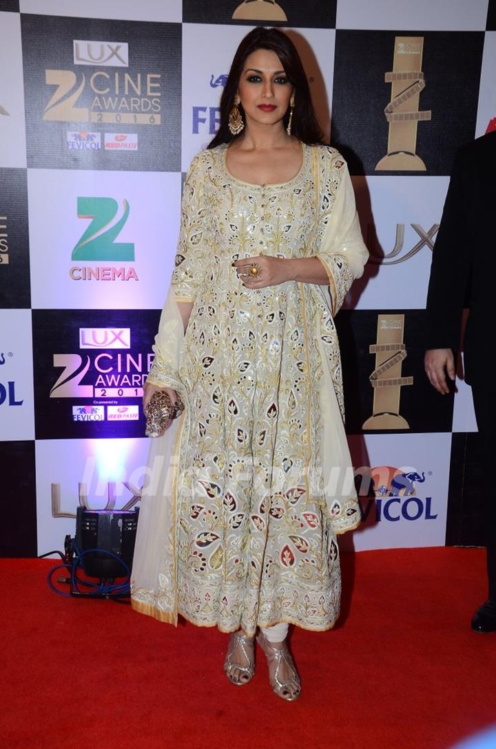 Sonali Bendre at Zee Cine Awards 2016