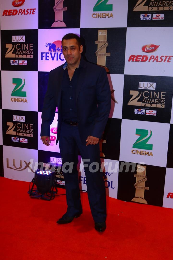 Salman Khan at Zee Cine Awards 2016