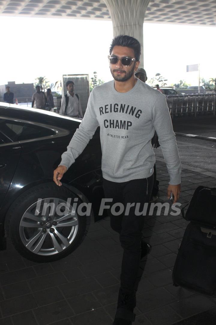 Arjun Kapoor Snapped at Airport