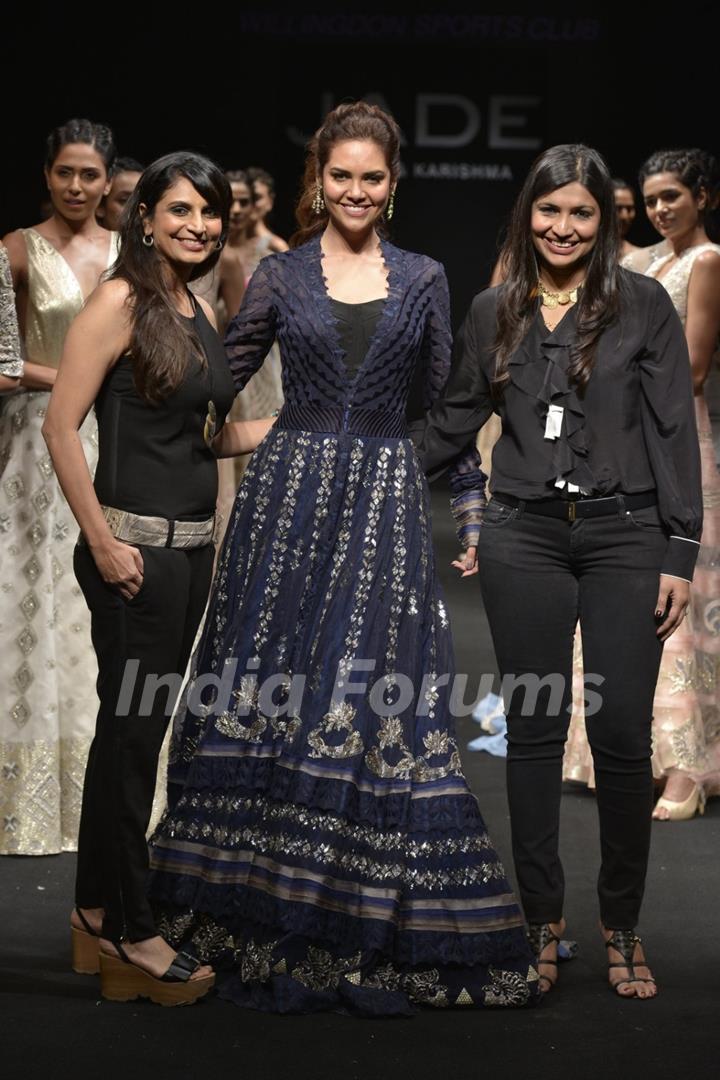 Esha Gupta Walks for Jade