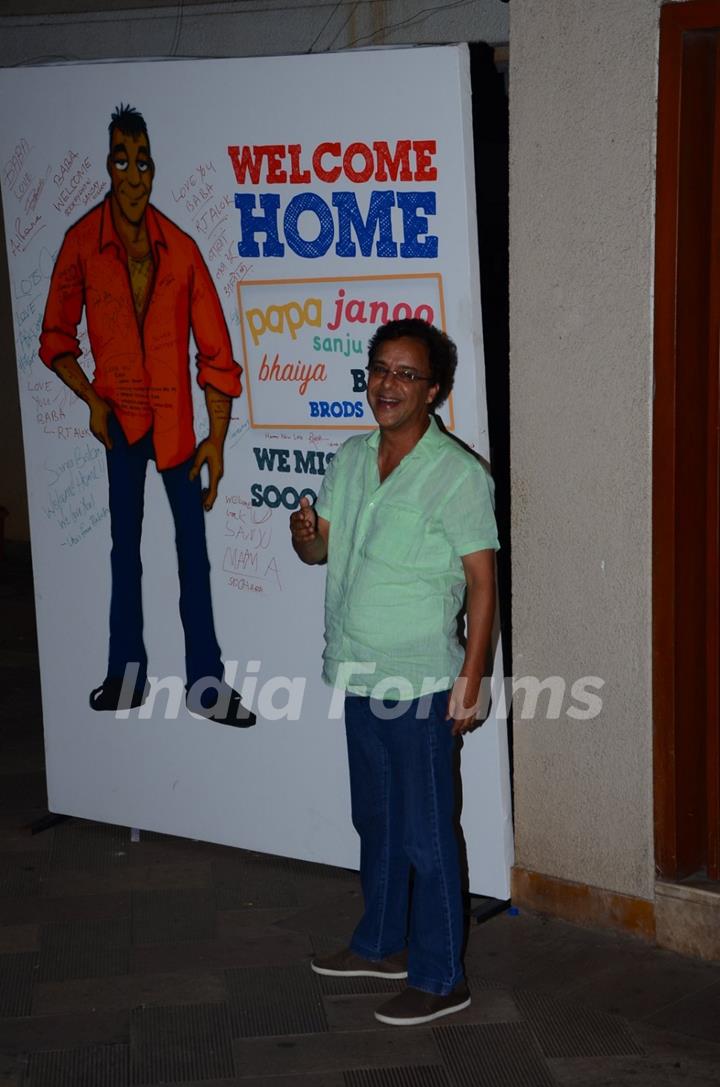 Vidhu Vinod Chopra at Sanjay Dutt Home!