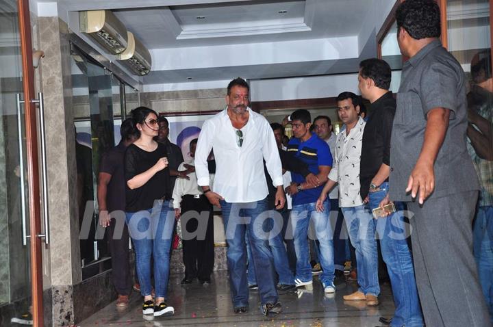 Sanjay Dutt Arrives at Home Post Release from Yerwada jail