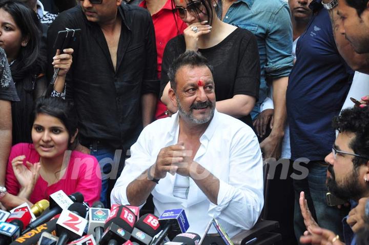 Sanjay Dutt Holds a Press Con at Home post release from Yerwada Jail