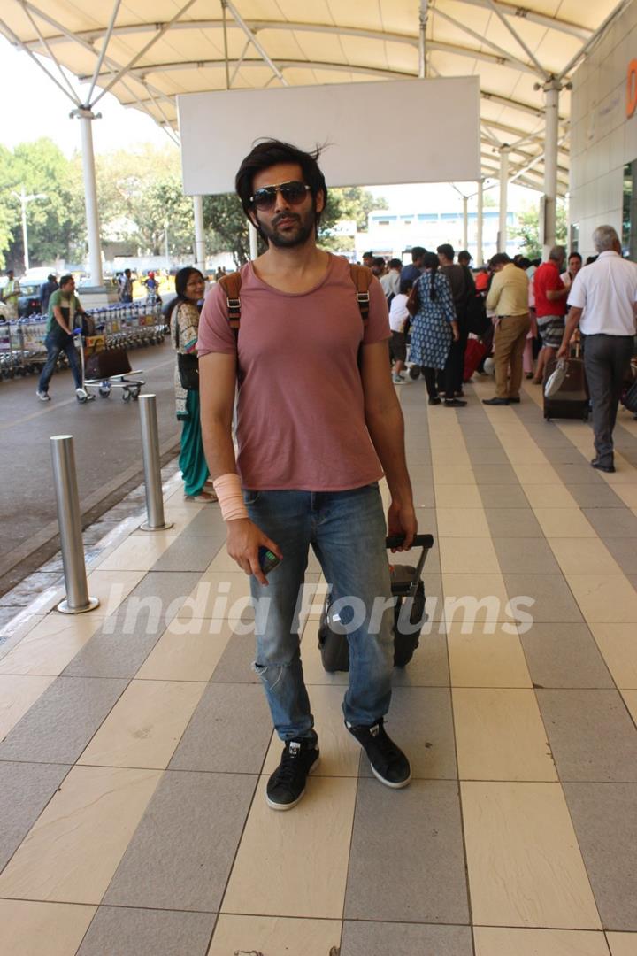 Airport Spotting: Kartik Aaryan