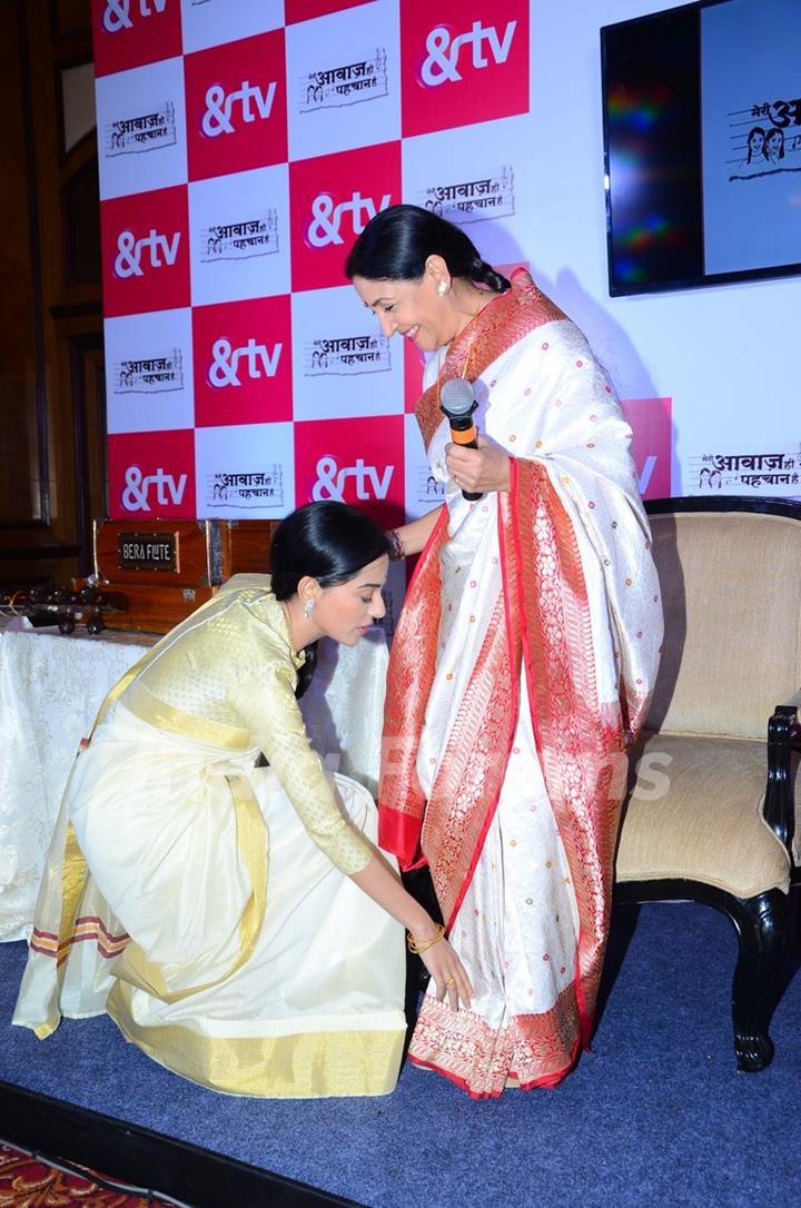 Amrita Rao Seek Blessings from Deepti Naval at Launch of &TV's 'Meri Awaaz Hi Pehchaan Hai'