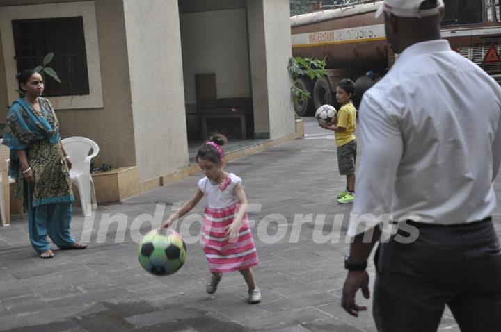 Shahraan and Iqra Dutt Playing After Sanjay Dutt is back Home!