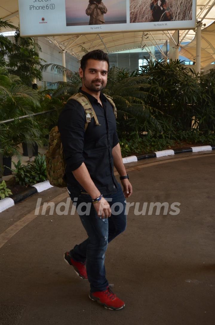 Mahaakshay Chakraborthy snapped at Airport