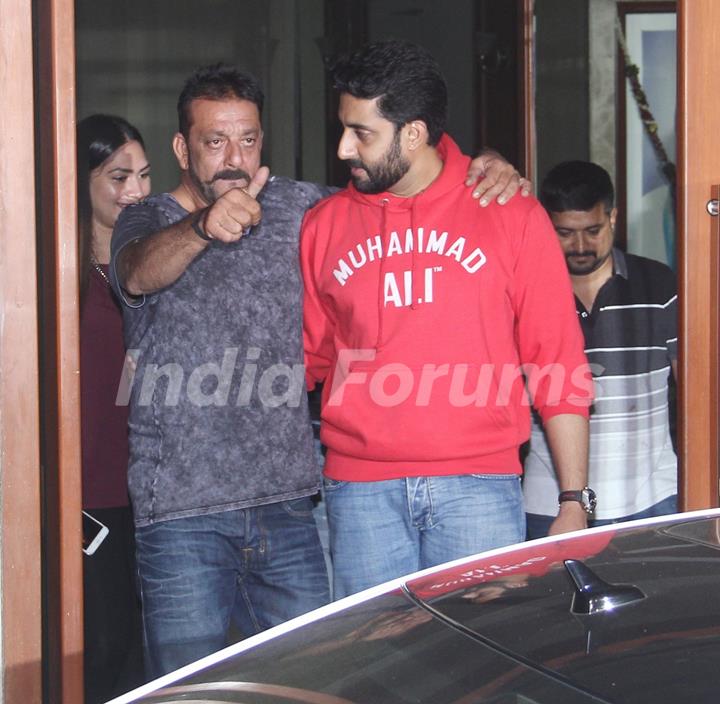 Abhishek Bachchan Meets Sanjay Dutt at his Residence!