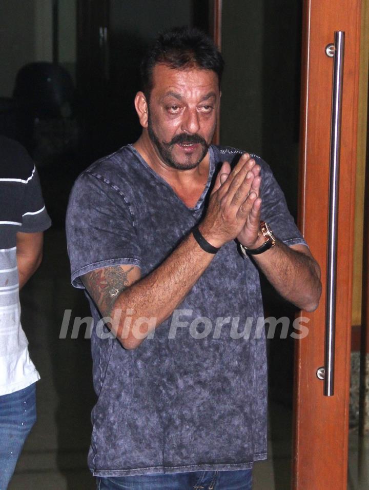 Celebs Meet Sanjay Dutt at his Residence!