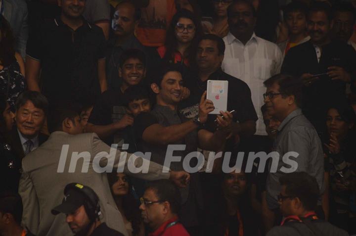 Sushant Singh Rajput clicks a selfie with fans at Pro Kabaddi Match