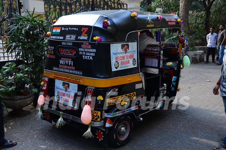 One of Sanjay Dutt's Biggest Fan gets the opportunity to meet the actor at his residence