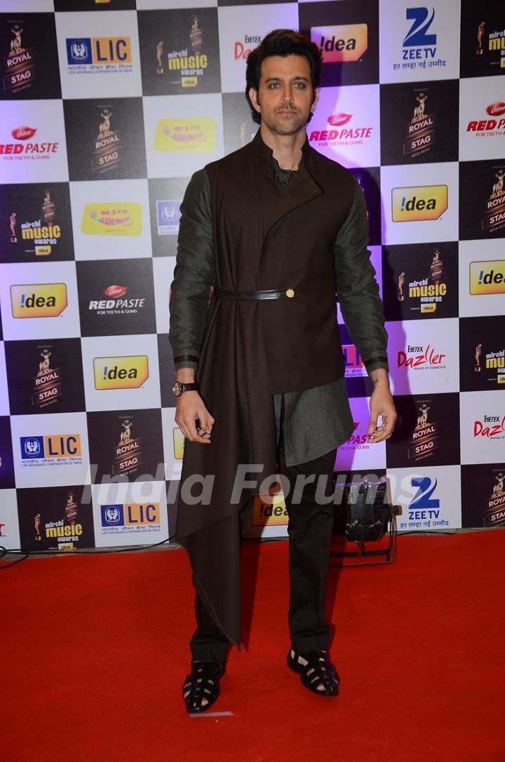 Hrithik Roshan at Mirchi Music Awards 2016