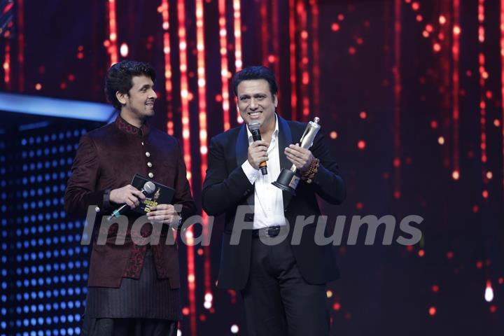 Govinda interacts with the audience at Mirchi Music Awards 2016