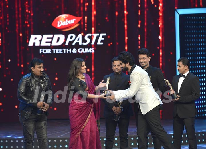 Vidya Balan Felicitating at Mirchi Music Awards 2016