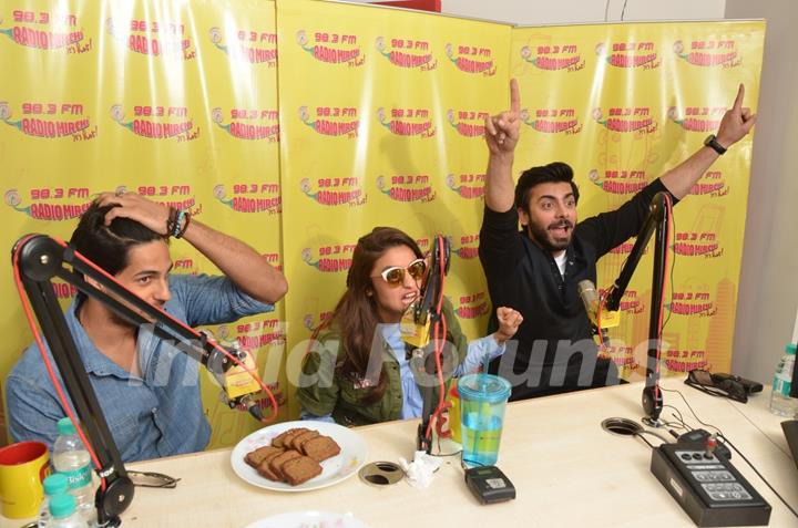 Alia Bhatt, Sidharth and Fawad Live on Radio Mirchi for Promotions of 'Kapoor & Sons'