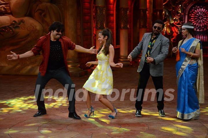 Alia Bhat shakes a leg with Krushna during Kapoor & Sons Promotions on Comedy Nights Bachao