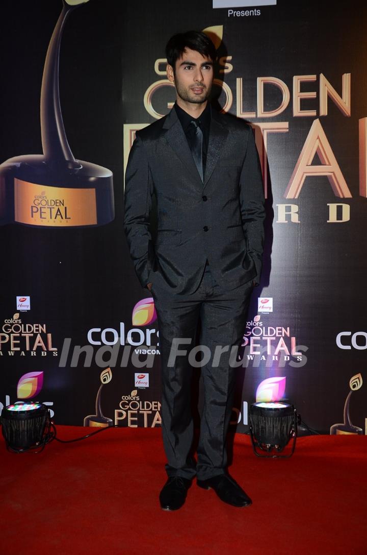 Varun Kapoor at Golden Petal Awards 2016