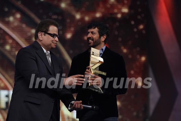 Kabir Khan receives Best Actor award on behalf of Salman Khan