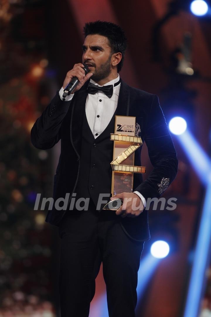 Ranveer Singh wins Best Actor Jury for Bajirao Mastani