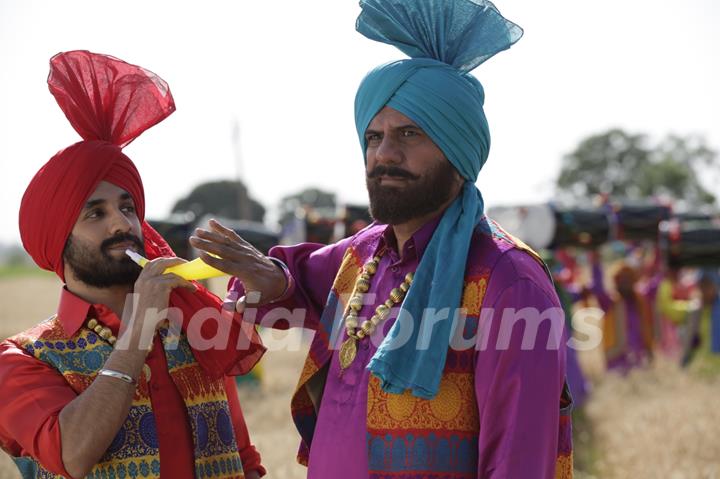 A Still of Vir Das and Boman Irani from Santa Banta Pvt. Ltd.