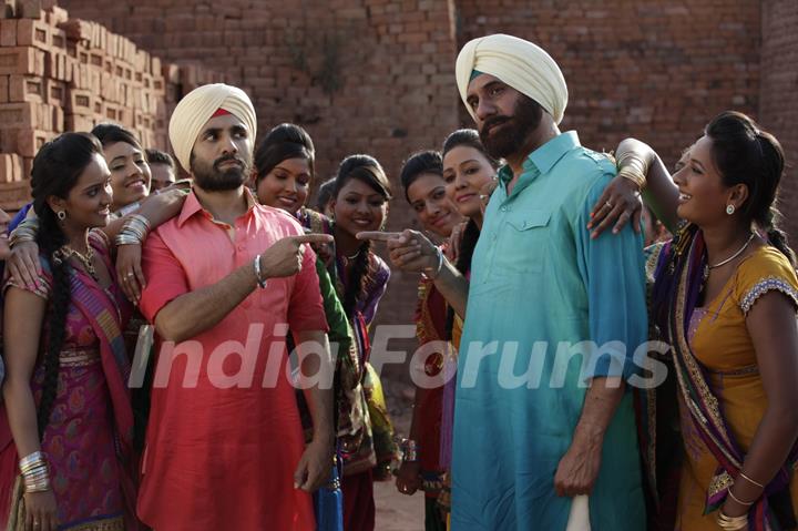 A Still of Vir Das and Boman Irani from Santa Banta Pvt. Ltd.