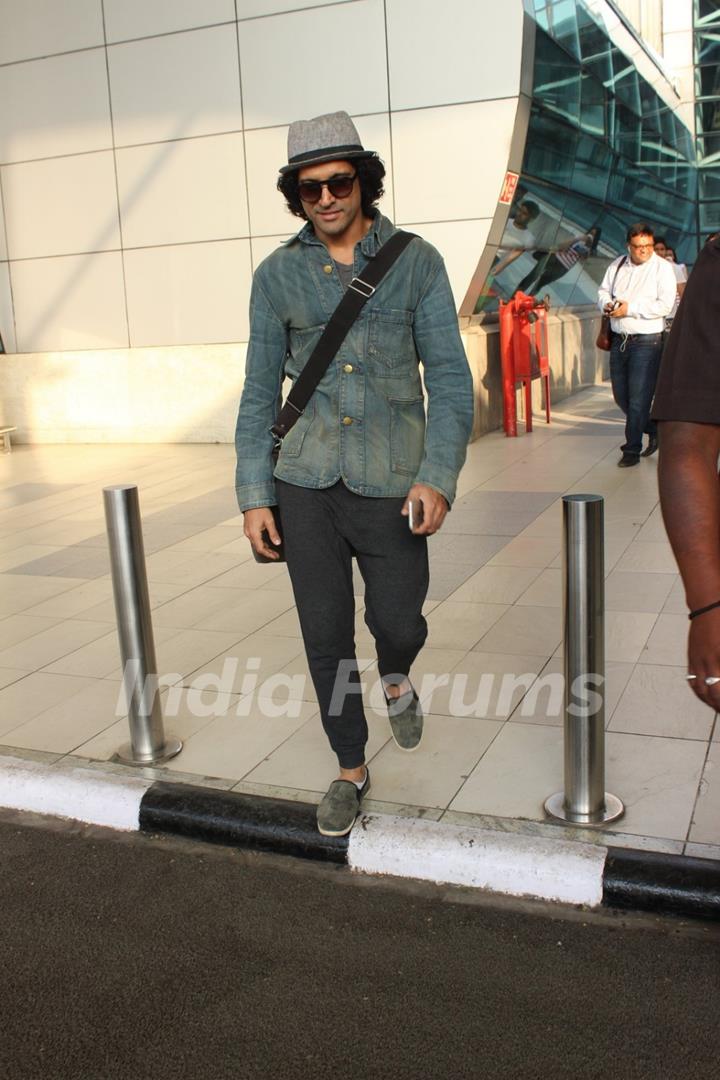 Farhan Akhtar Snapped at Airport