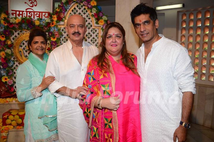 Rakesh Roshan performs Mahashivratri Pooja with Family