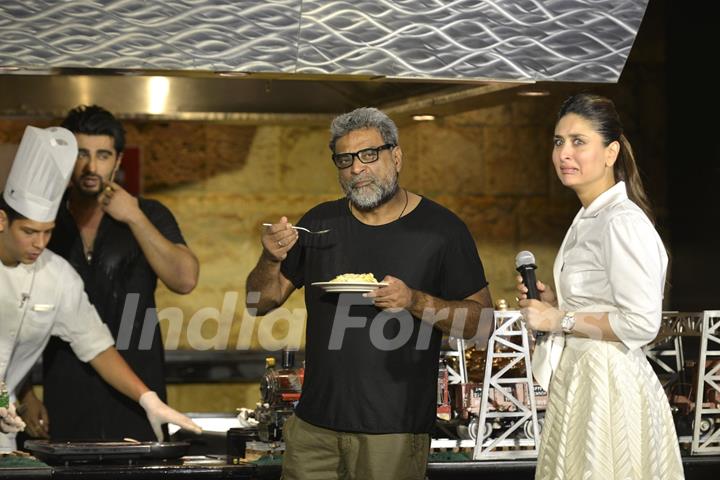 R Balki Tastes the omelet made by Arjun Kapoor while Kareena gives a look!