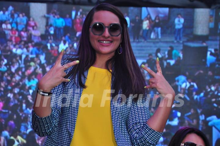 Sonakshi Sinha at Guiness Book of World Record Event