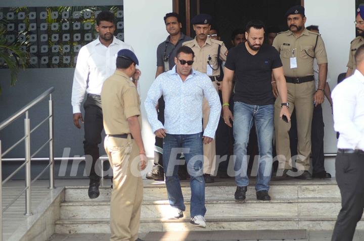 Salman Khan Snapped at Airport