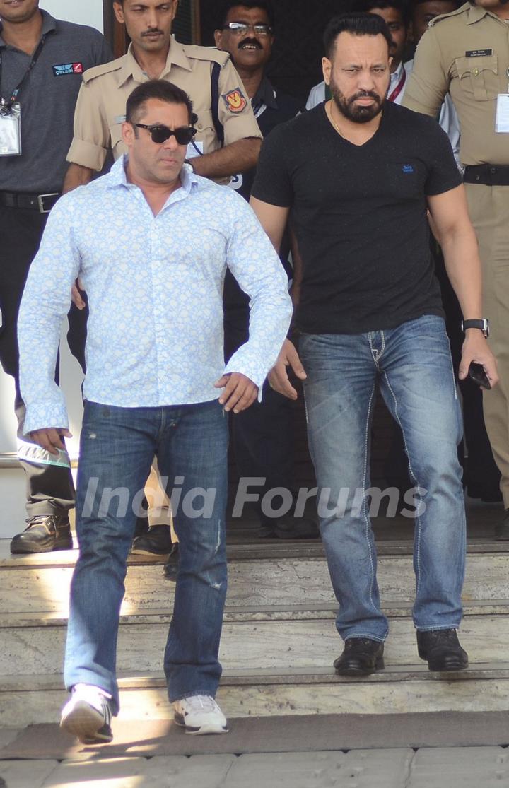 Salman Khan Snapped at Airport