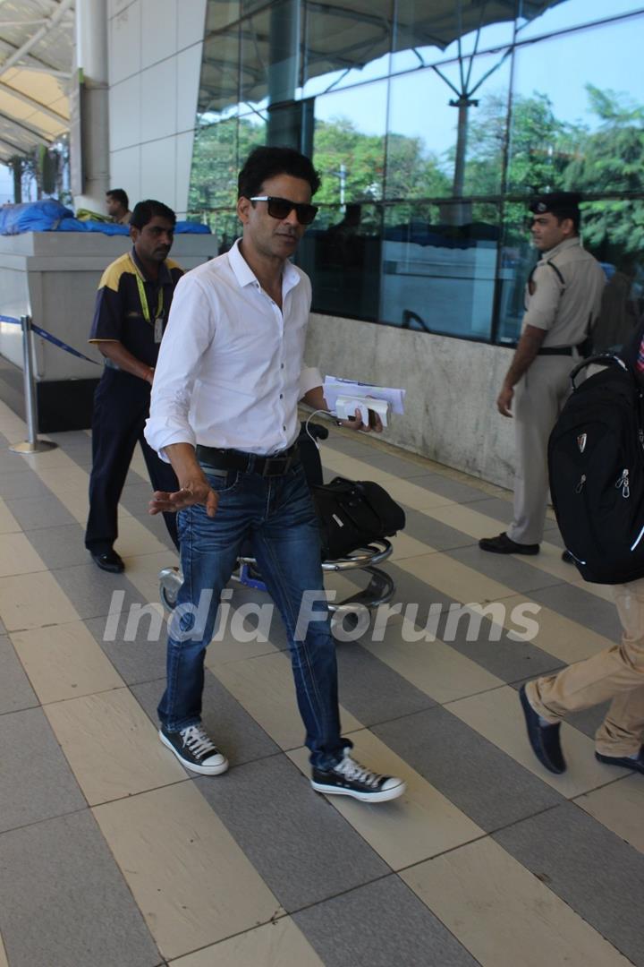 Manoj Bajpayee Snapped at Airport