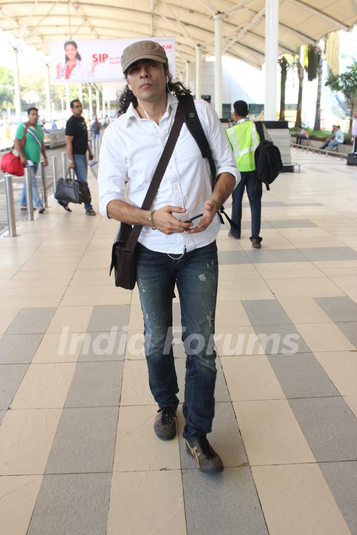 Imtiaz Ali Snapped at Airport