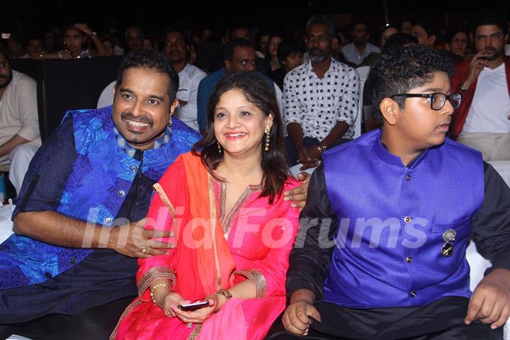 Shankar Mahadevan with family at Zee Marathi Event