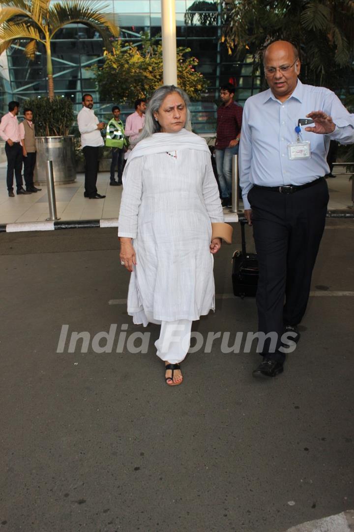 Jaya Bachchan Snapped at Airport