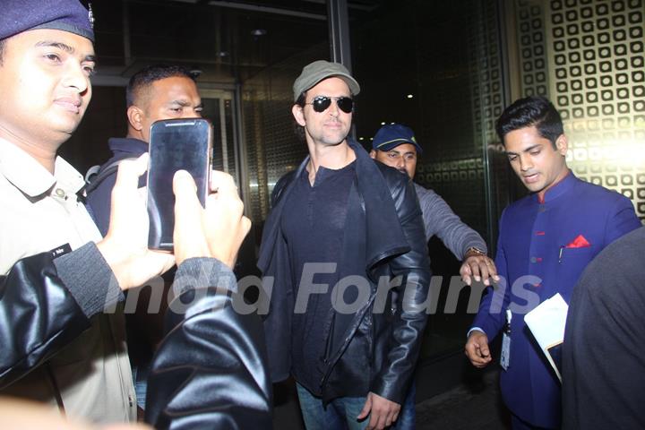 Hrithik Roshan leave for IIFA Press Meet