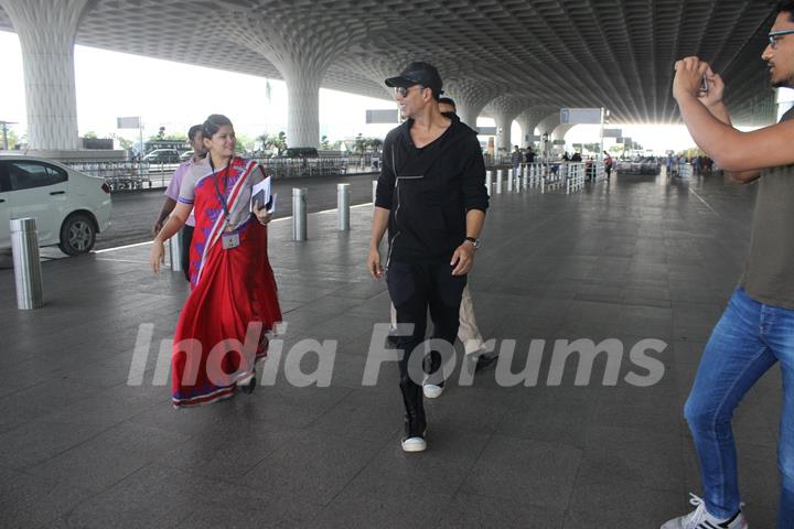 Akshay Kumar Snapped at Airport