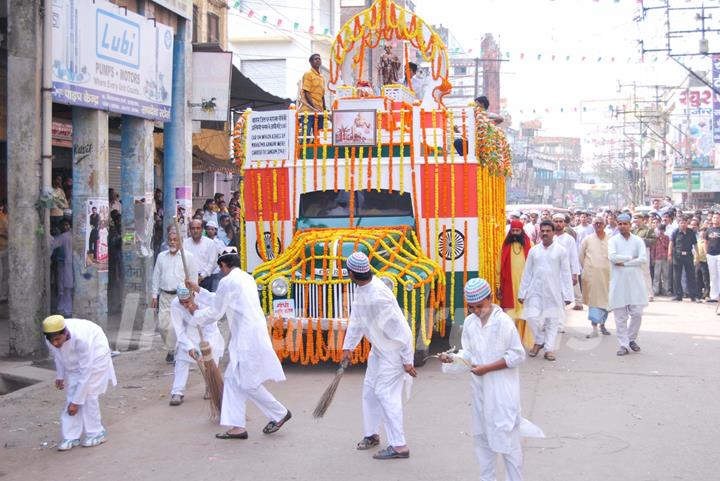 A scene from the movie Road to Sangam